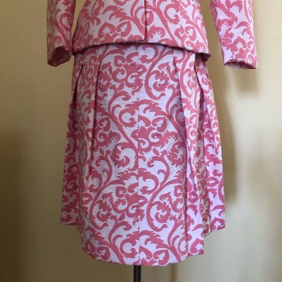 Chic feminine skirt suit - Picture 4 of 11